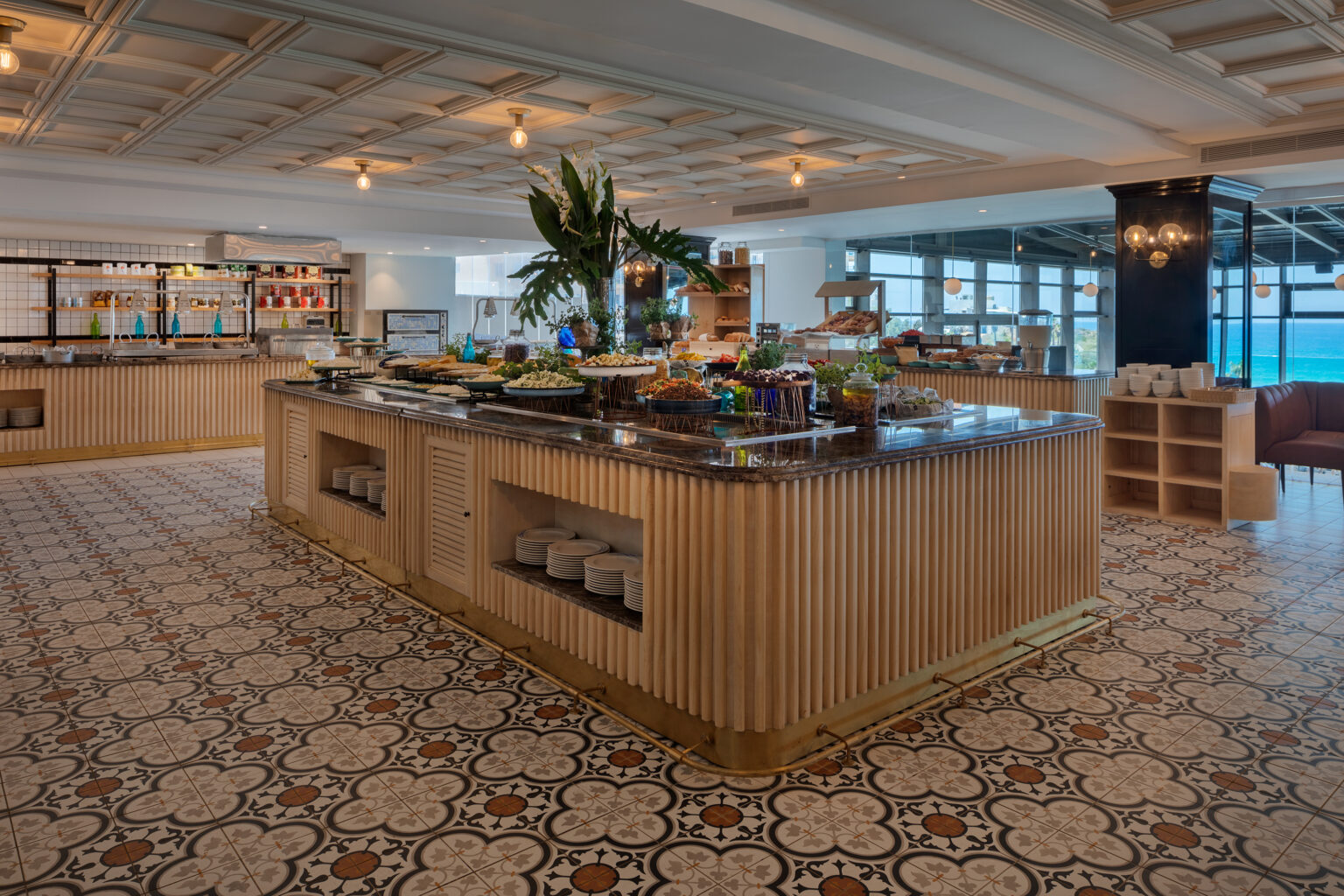 חדר אוכל במלון רמדה חדרה